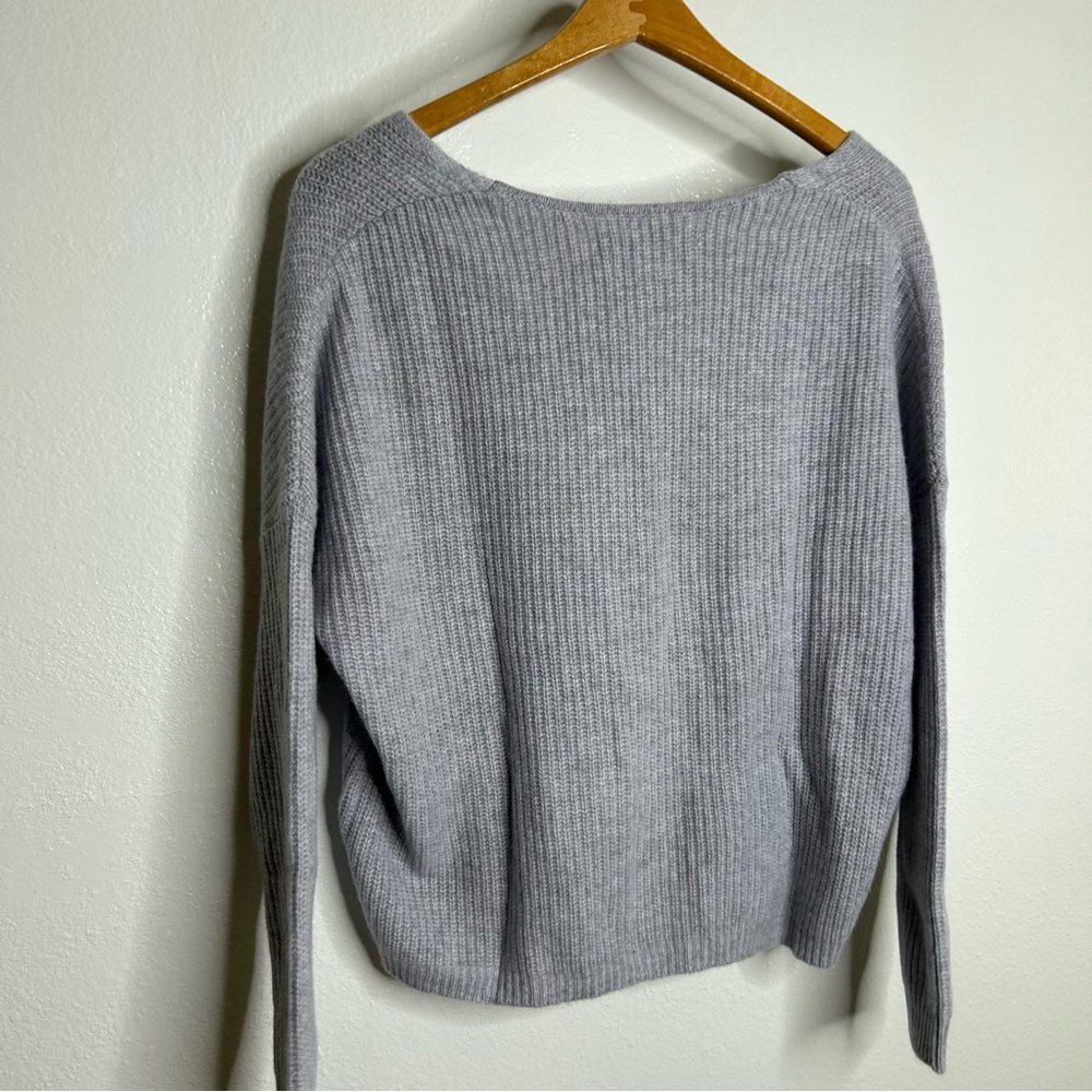 NWT 100% Cashmere Textured Ribbed V - Neck Pullover Gray Sweater Size XS - Picture 10 of 16